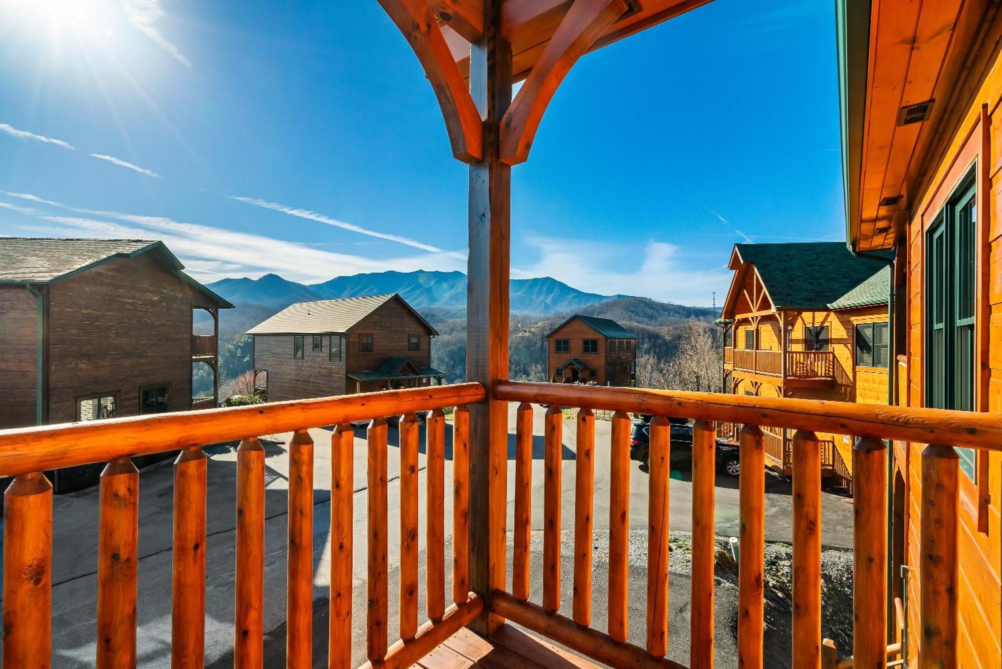 Full Equipped Cabin With A Pool And Game Room Smokies Views Gatlinburg Dış mekan fotoğraf